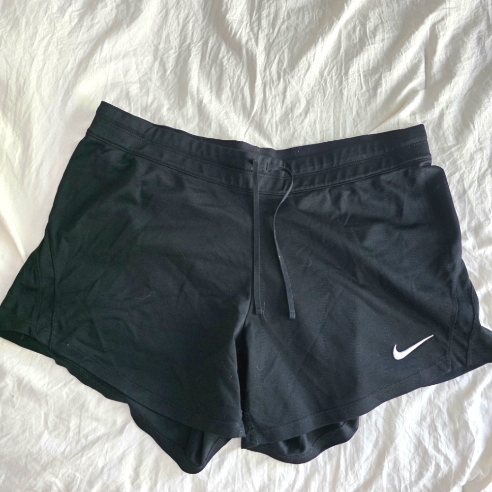 NIKE Black Shorts L